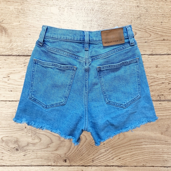 Denim Forum Aritzia Women's The '50s Arlo Short Hi-Rise Medium Wash Denim Shorts - Picture 6 of 16